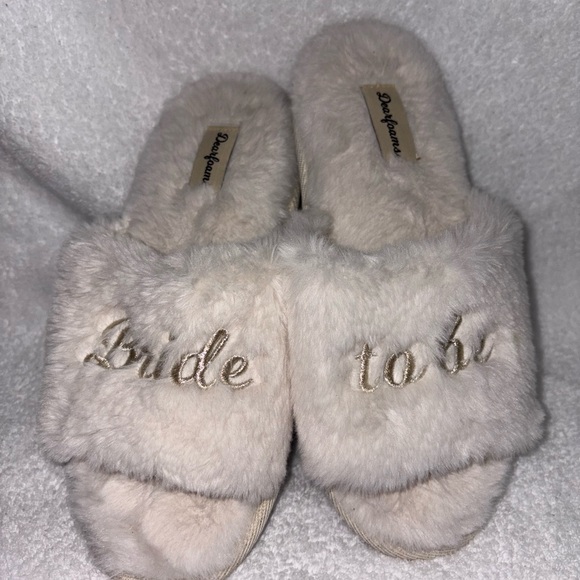 dearfoams Shoes - Bride to Be Slippers Size 7-8